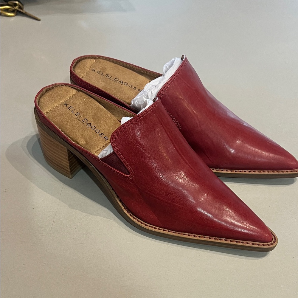 NWT Kelsi Dagger Women's Red Leather Mules
